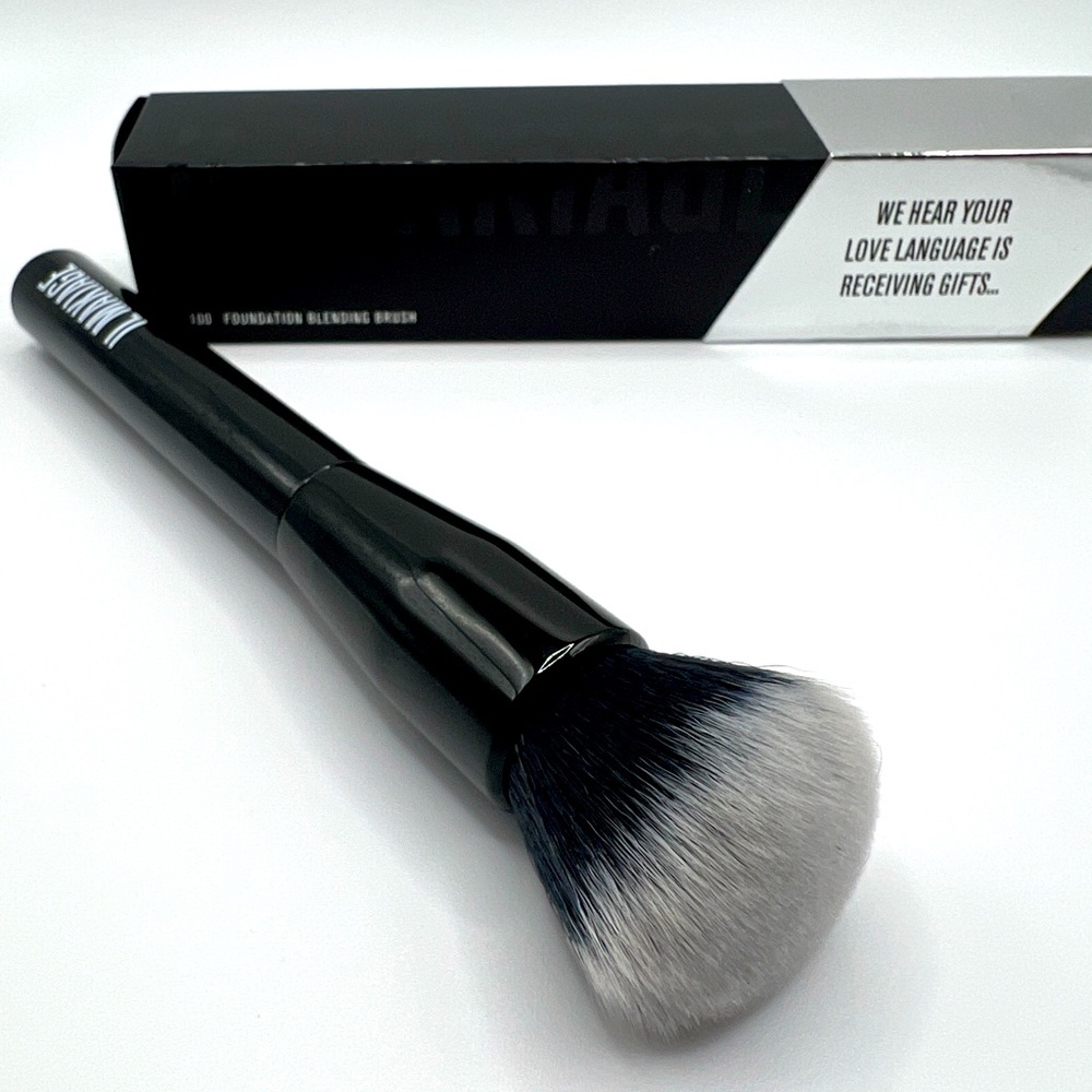 IL MAKIAGE Foundation Blending Brush #100